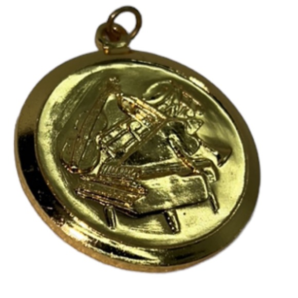 MUSICAL INSTRUMENT PENDANT CHARM GOLD TONE, PIANO, VIOLIN, SAXOPHONE, NOTES - Picture 10 of 12